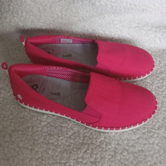 NWOT | Beautiful | Cloudsteppers by Clarks | Step Glow Slip | Womens | Size: 9M - Picture 2 of 13